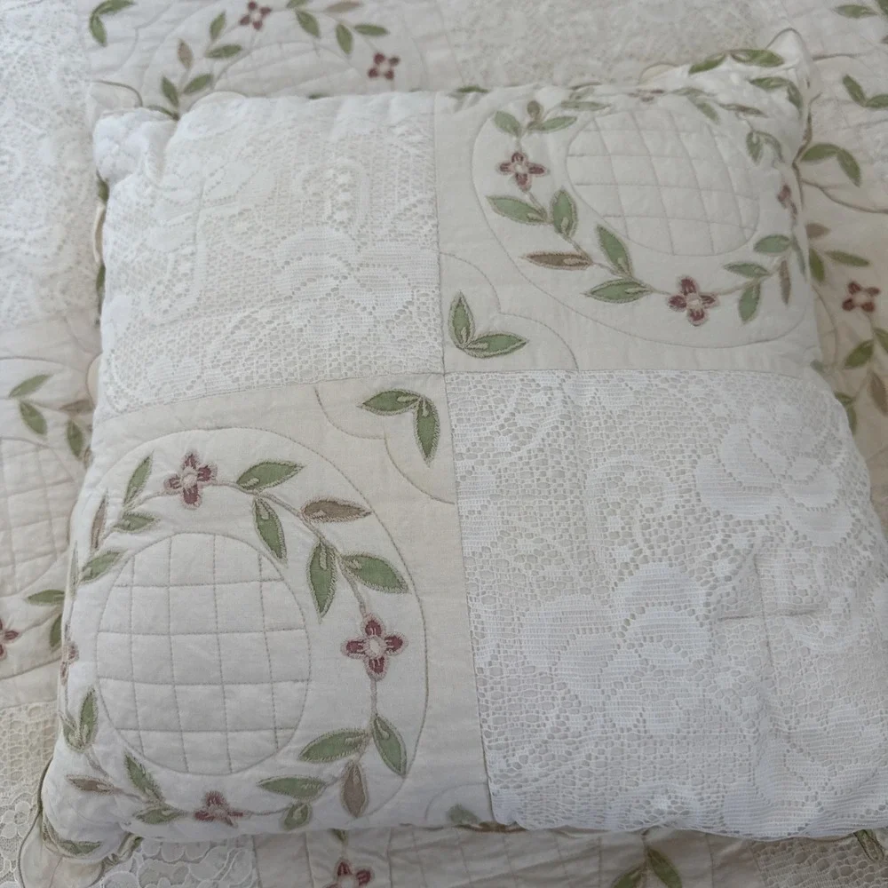 Vtg SUNHAM Home Floral Wreath Embroidered Lace Quilt 2 Pc Queen Size Cottage